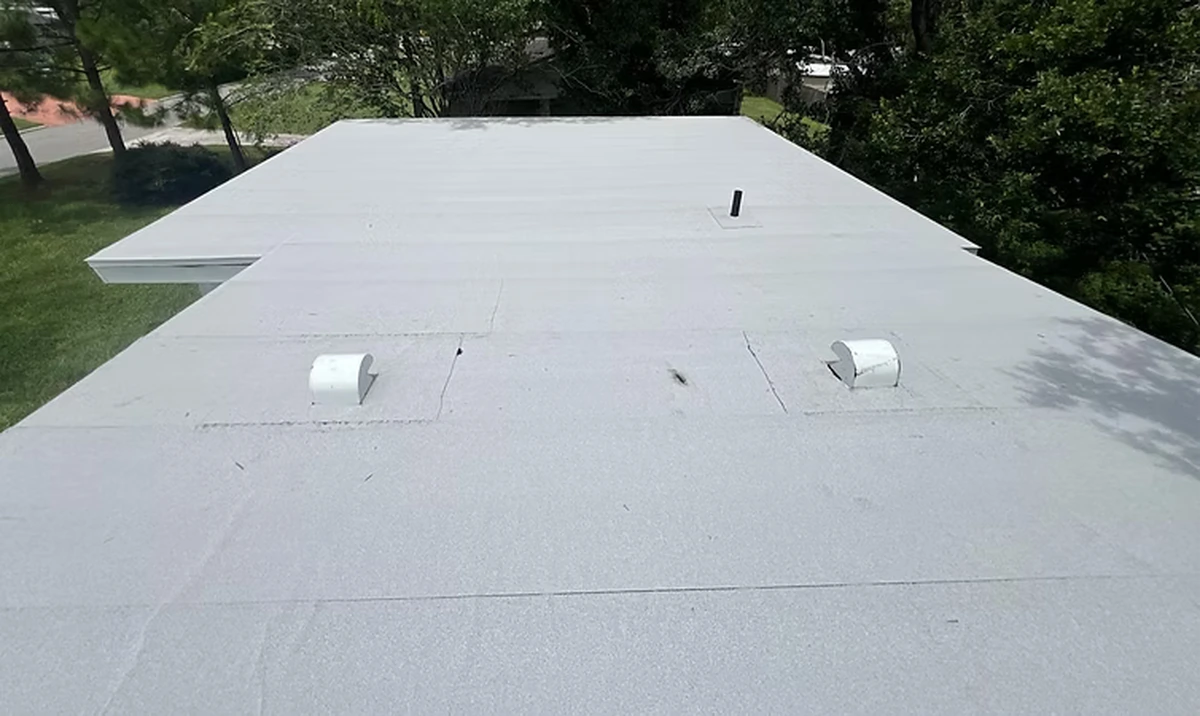 White flat roof in Davenport, Florida