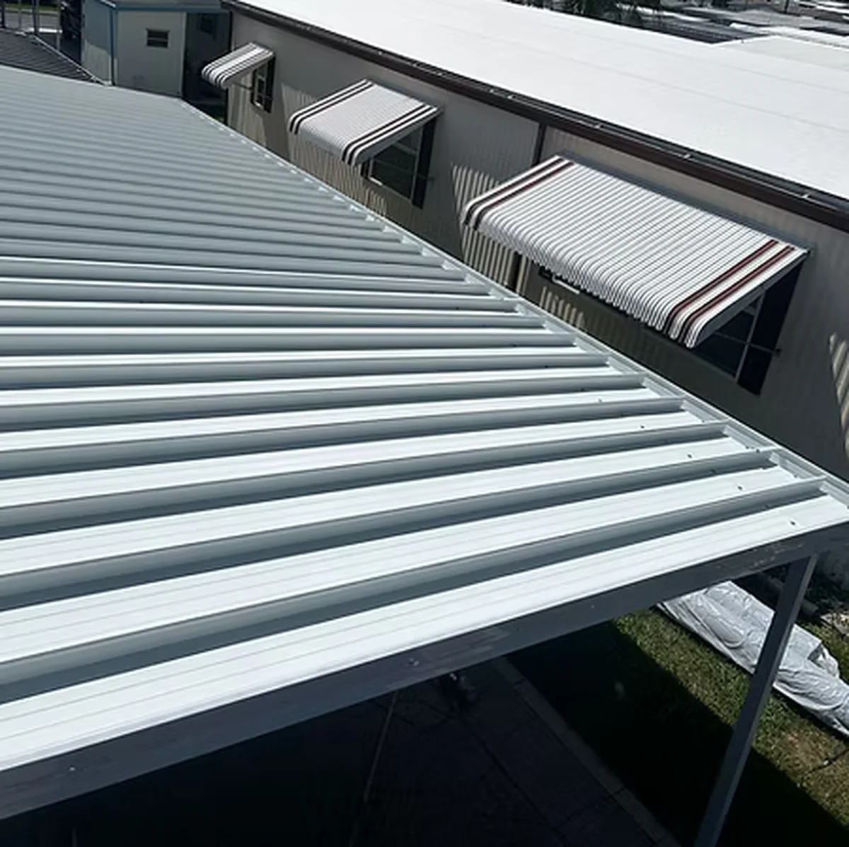 White metal roof in Kissimmee, Florida